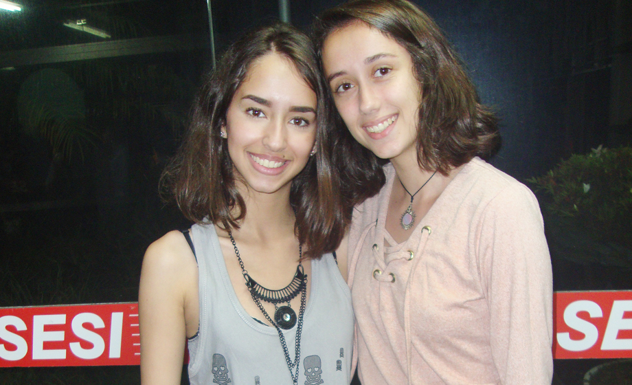 Trinity Ribeiro e Carla Almeida em um stop pro meu clic