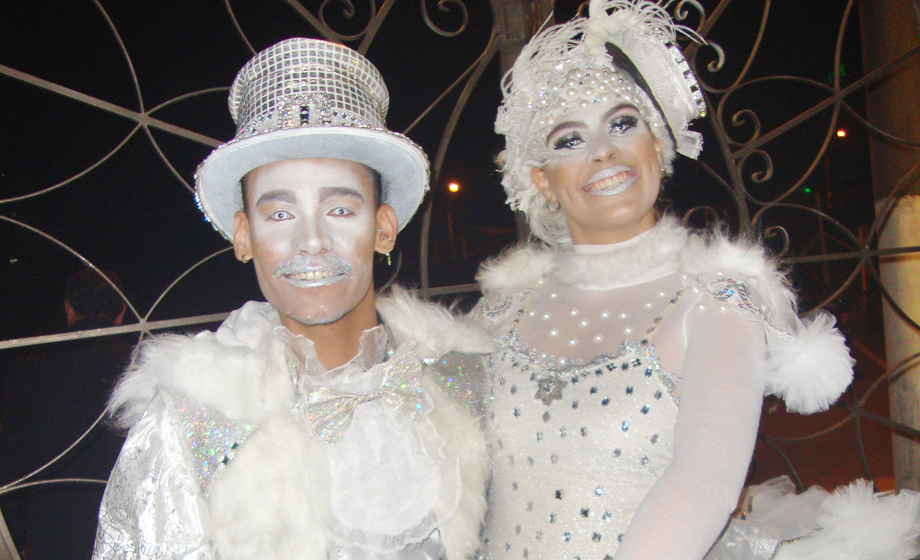 Atores (francanos): Gabriel Saqueto e Gabi Ferreira. Na entrada do evento