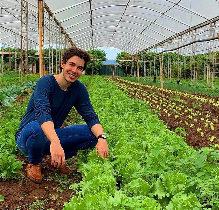 Joao Victor Patrocínio na horta do prestigiado Rafa’s Super Varejão