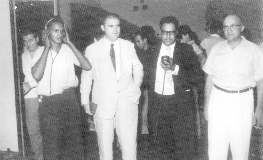 Da esquerda para a direita: Jota Moreno (operador de som), José de Mello Machado ( gerente da emissora na época, e querido amigo nosso), o locutor Costa Júnior e o empresário, sr. Mário Tedesco