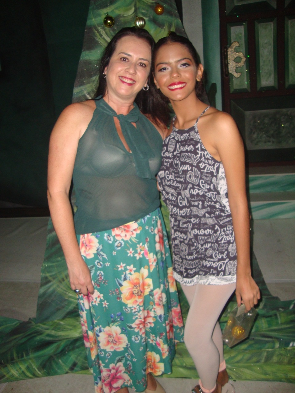 Grande Cláudia Garcia e a aluna Heloísa Morais (foi Clara em “O Quebra-Nozes”)