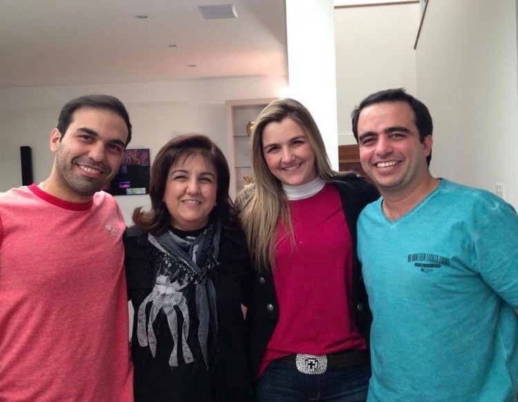 Mãe Empresária: Dora Infante Bittar (Barra de Saia), com os filhos Franco, Flávia e Fabrício