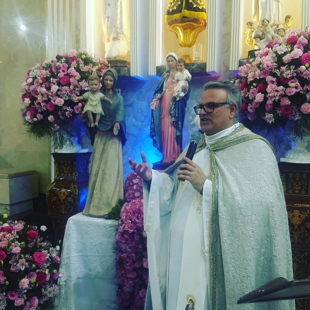 A celebração do Dia das Mães, presidida pelo Mons. José Geraldo Segantin (Paroquia Santo Antônio), foi emocionante 