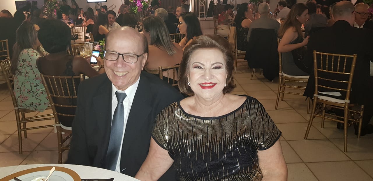 Rubens Lemes e Eugênia Bassalo Bullamah completaram ontem 21 anos de casados