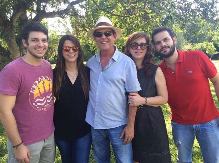 Mãe Médica: Rita Silvestre Moscardini (Dermatologia), com os filhos Gabriel, Marina e Caio, e o marido Ademir Moscardini