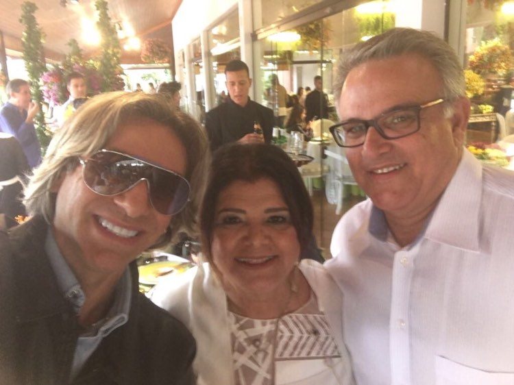 Luiza Helena Trajano e Monsenhor José Geraldo Segantin, com Well, em almoço no belo Sítio São Gregório