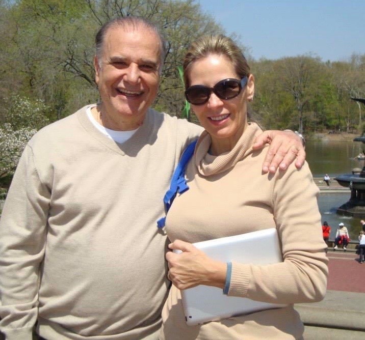 O médico José Carlos Vaz (foto com sua mulher Paula Castro Alves) lança seu primeiro livro