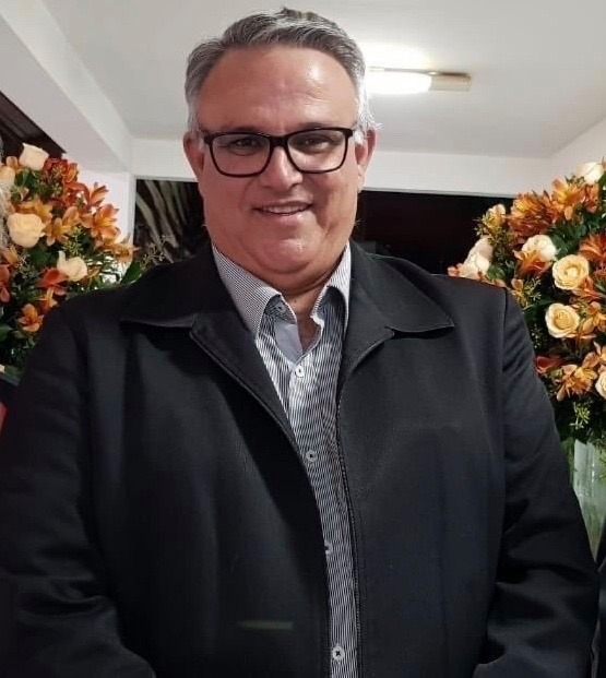 Monsenhor José Geraldo Segantin, comanda o Drive Thru do almoço de Agosto, na Santo Antônio