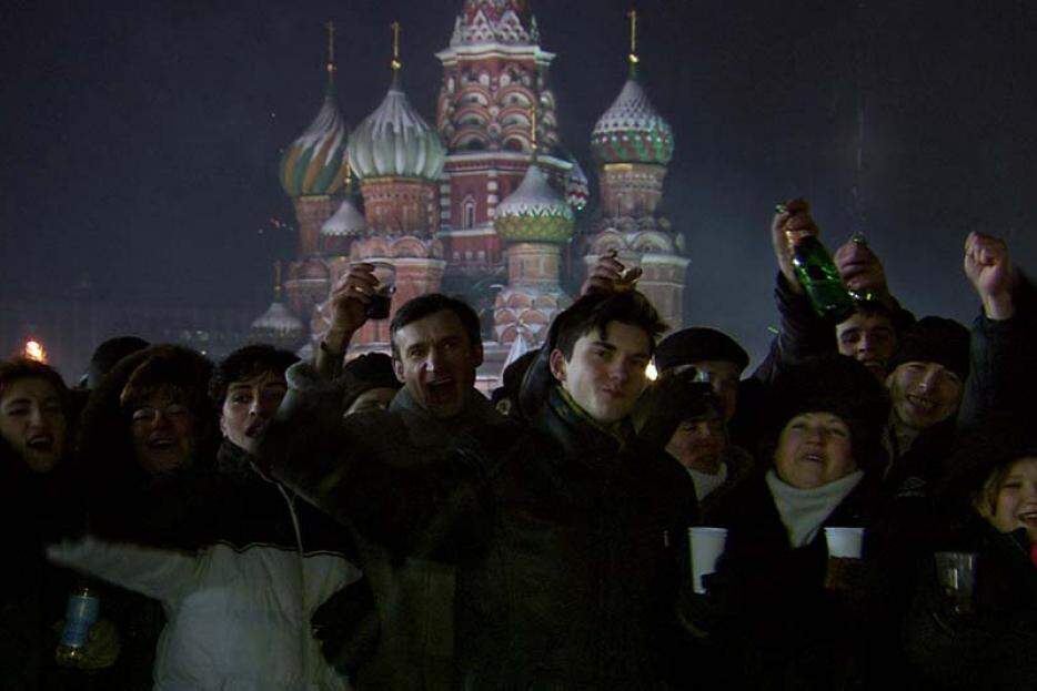 O espectador acompanha a rotina do mandatário em sua expectativa para assumir a posição de Yeltsin