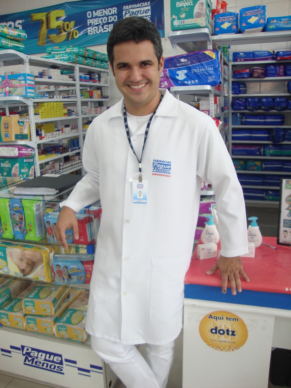 Farmacêutico José Humberto Marques: atende na Farmácia PagueMenos.