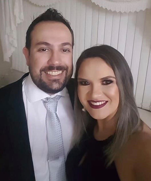 Advogado Pablo Chagas (flash com Letícia Santos) recebeu o Parabéns à você, com bolo de sua mãe Ana Maria Chagas, semana passada 