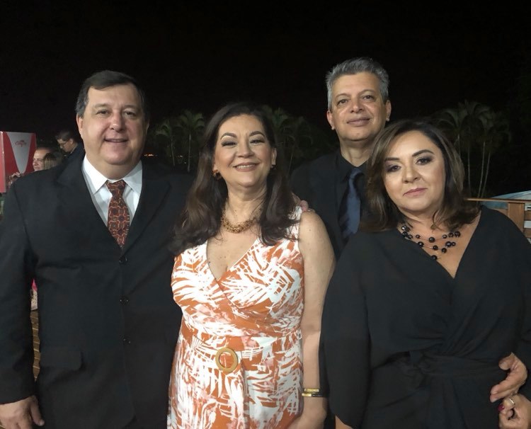 O diretor social e o presidente do Centro Médico de Franca, Renato Barufi e Flávio Tozatti, com suas esposas Suzi e Mônica