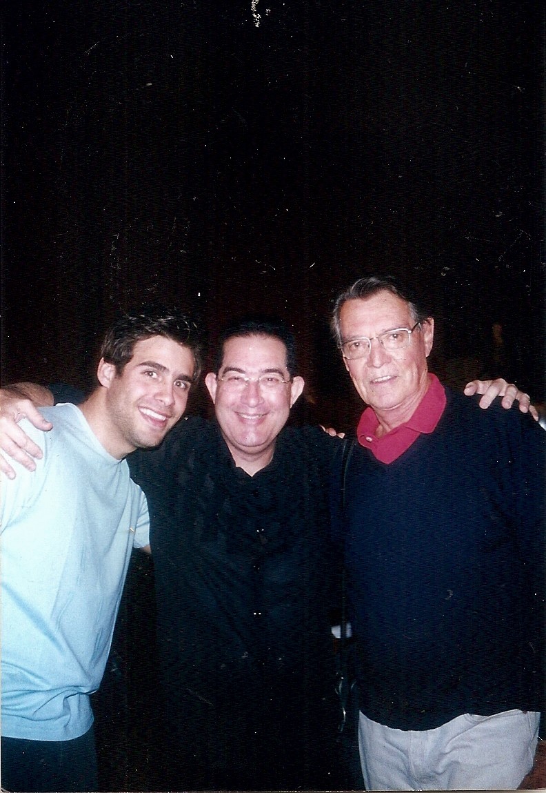 Eu com os atores Raoni Carneiro e John Herbert, no Municipal.