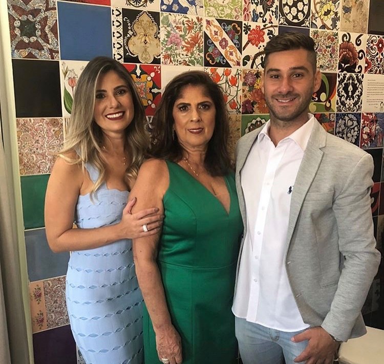 Advogada, professora-doutora, Rosângela Vilaça Bertoni (click com os filhos Larissa e Igor) aniversariou dia 17/8