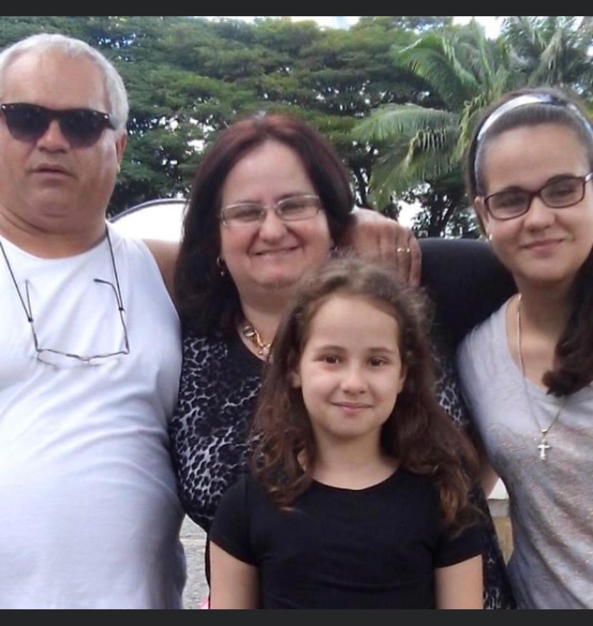 Rita Mozetti, Aluízio e filhas