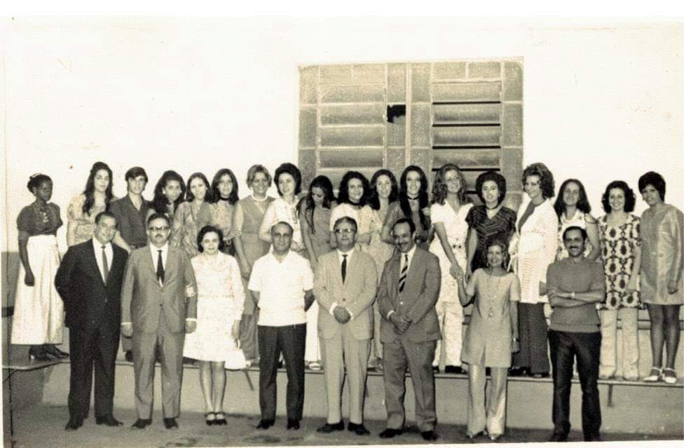 À frente, da esquerda para a direita, alguns dos professores, doutores, Etkar Khun, João Alves Pereira Penha e sua esposa, também professora Aparecida Pereira Penha, Alfredo Palermo, Assuero Quadri Prestes, Fernão de Lima e Sebastião Expedito.