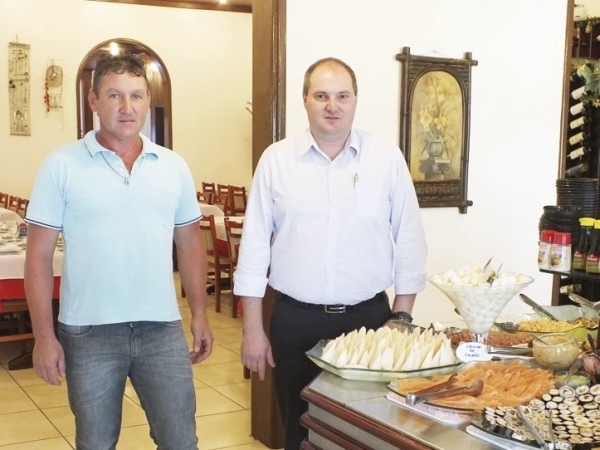Alcir Conte e Odair Sartori (com Maninho Barbieri) receberão clientes na badalada Nonno Grill, à partir de sexta (18)