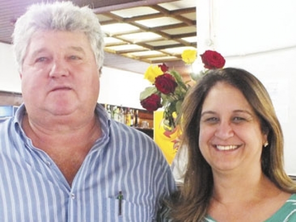 Luis Conte Sobrinho e Rosemeire, a Preta, estão felizes com a volta das atividades na churrascaria Minuano, quarta (16)