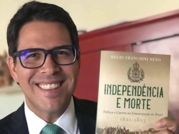 O diplomata francano Hélio Franchini Neto teve seu livro “Independência e Morte” divulgado no Domingão do Faustão