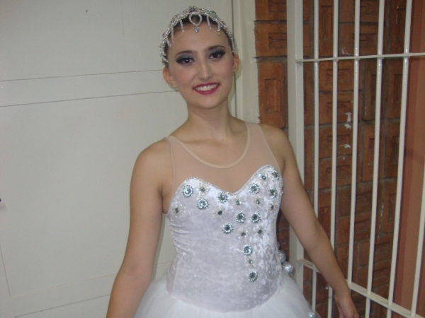 Ana Júlia Castro foi “Floco de Neve” em “O Quebra-Nozes”, no Municipal.