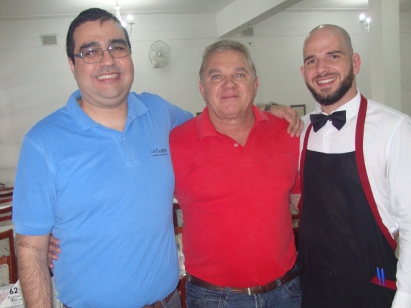 Papai Pedro Conte ladeado pelos filhos André Luiz e Evandro (no La Finestra, que já reabriu as portas).