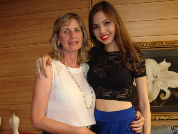 Silvina e a maravilhosa filha (modelo e futura jornalista) Bárbara Justi.