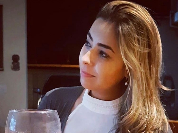 Sempre bela, simpaticíssima, com astral nas alturas: Helô Honório