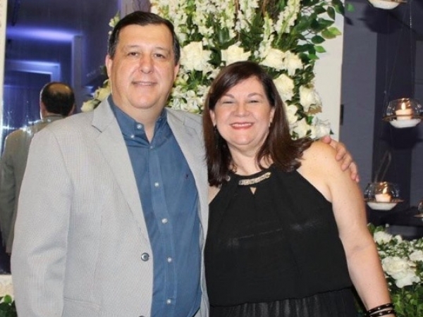 Presidente empossado do Centro Médico de Franca, Renato Tadeu Barufi, e sua mulher Suzi Britto Barufi
