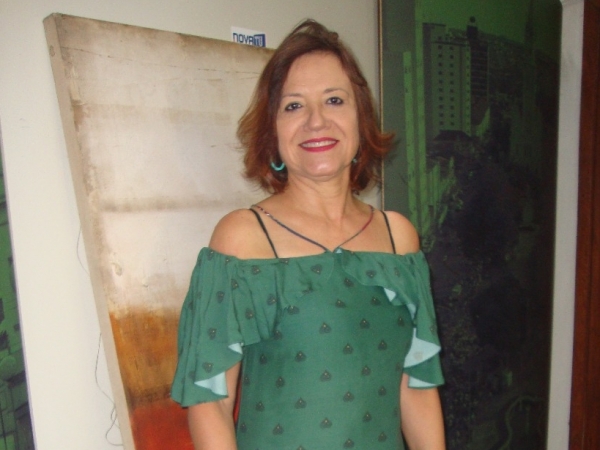 Rutinéa de Paula e Silva Lopes aniversaria na 2ª. Feira.
