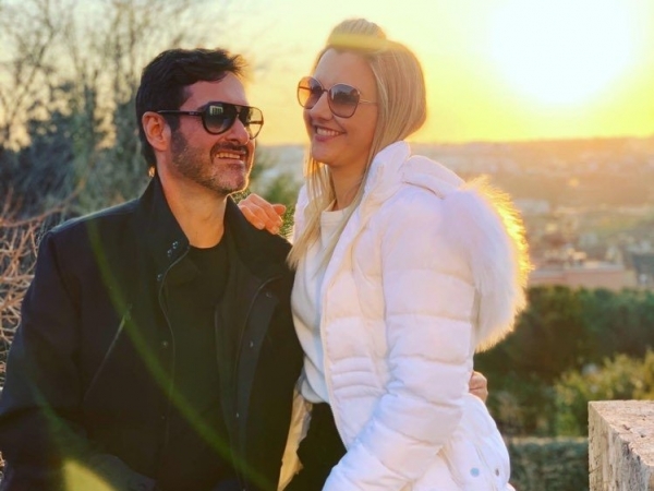 O cardiologista Áureo Faleiros Filho e a empresária Flávia Bittar Garcia Faleiros festejaram 9 anos de casados, quinta (8)