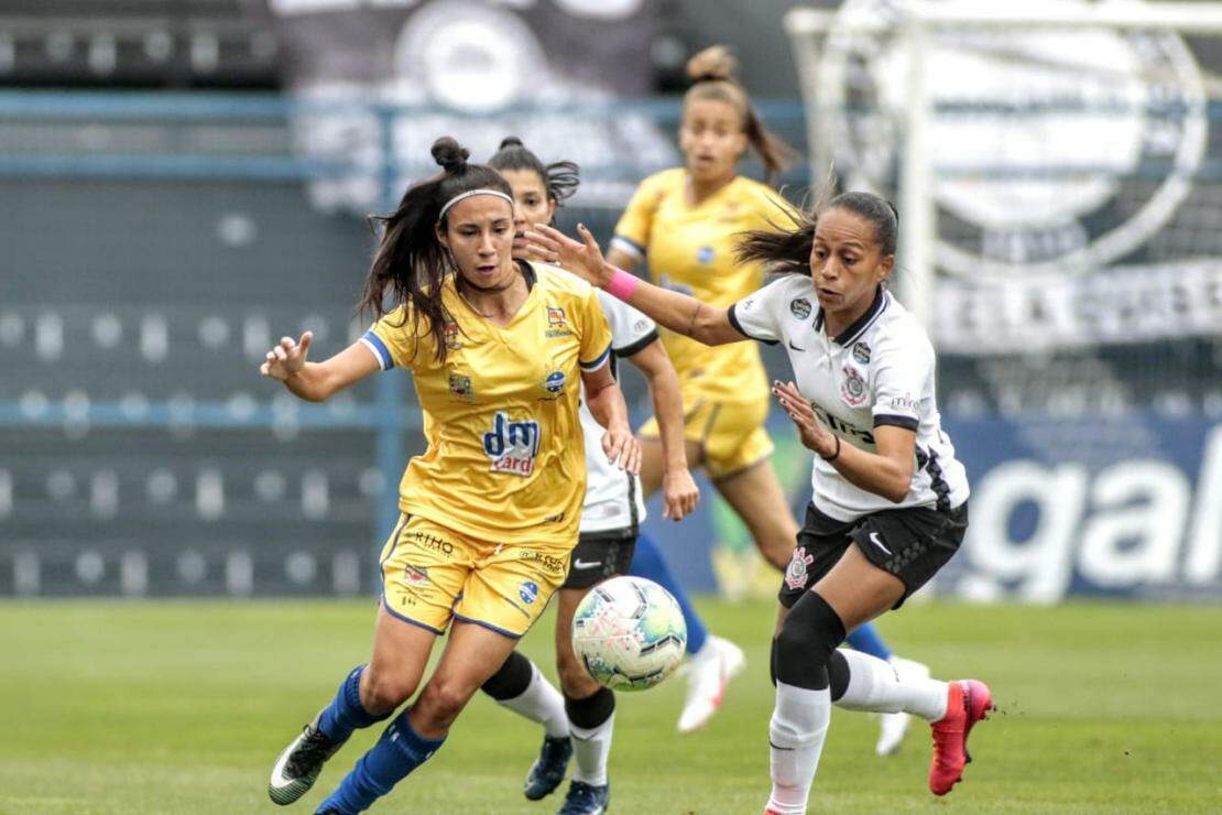 Lance do jogo entre Corinthians e São José