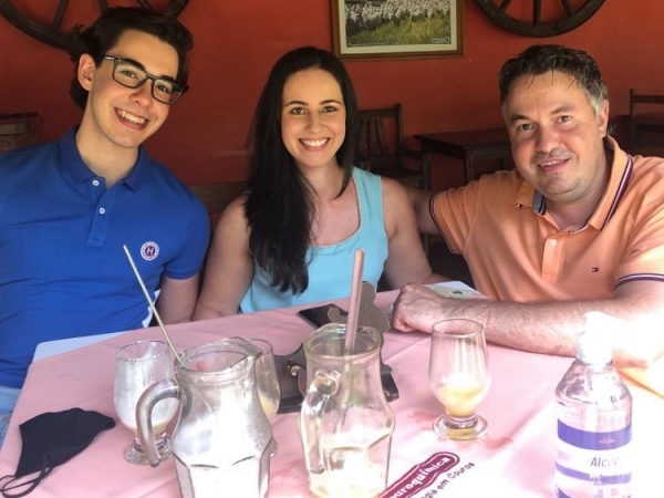 João Victor Patrocínio, Ariana Villela Patrocínio e Rafael Patrocínio (Rafa’s), em almoço no restaurante Rancho JP