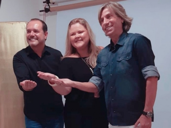 Anderson Pinheiro, Camila Pizzo e Well em ensaio fotográfico para a campanha de fim de ano da Minuano (Dona Foto)