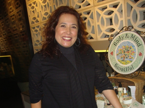 Sandra Pimenta em badalada inauguração (antes da pandemia)