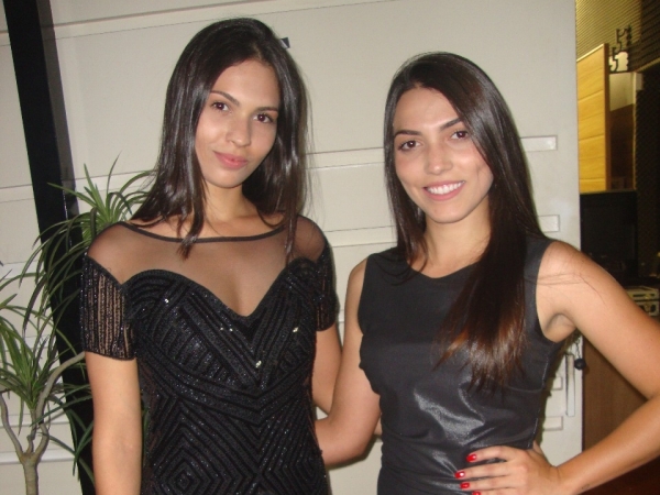 Vanessa e Larissa (ambas Ferreira) em clic especial pro “Higininho”.