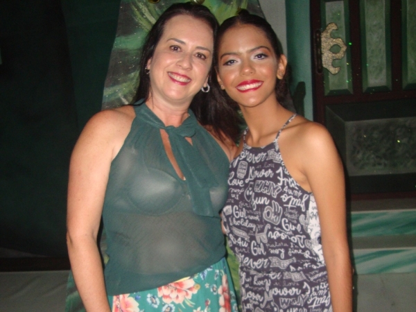 Grande Cláudia Garcia e a aluna Heloísa Morais. Em noite de “Quebra-Nozes”.