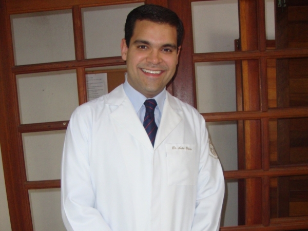 André Fávaro. Sua clínica, ma-ra-vi-lho-sa, está pronta! Ao lado do “Lanchão”.