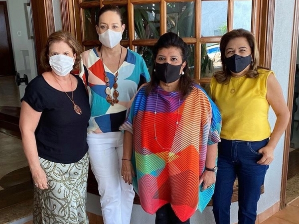 Um brunch, com sessão bate-papo, reuniu as amigas Janisse Mahallem, Eliane Querino, Luiza Helena Trajano e Dora Bittar