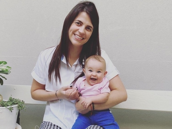 Toda feliz, a advogada Marina Moscardini posou para o click especial com a sobrinha-afilhada Clarinha