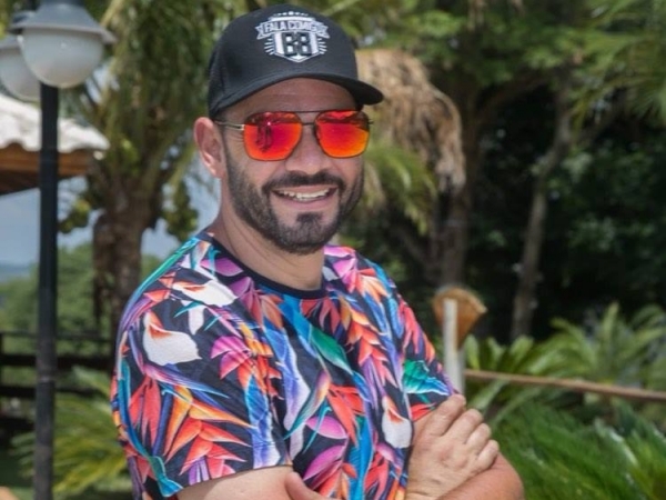 O produtor de eventos Ronaldo Honório festeja amanhã (7) seus 44 anos