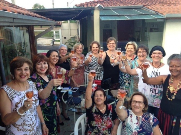 Sueli Nogueira Magalhães festeja, com amigas contemporâneas, 50 anos de formatura no curso de Letras/Unesp