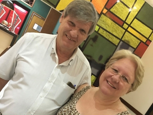 Diariamente no almoço e aos finais de semana no jantar, Jefferson Carraro e Fátima Dutra movimentam o Restaurante Adega