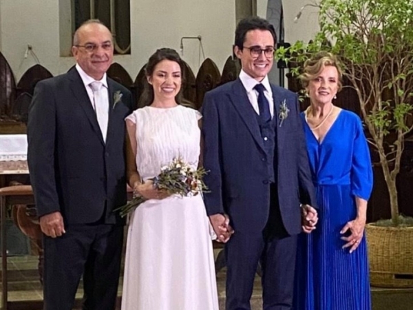 No casório da filha Maria Medezzani (com Pedro Lemos), está o chef e empresário Waldyr Mdezzani e sua mulher Leila Medezzani