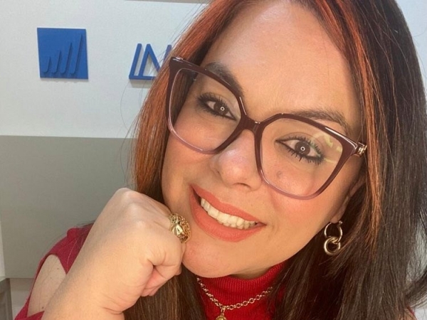  Paola Moscardini acaba de inaugurar a fachada da badalada UP English Scool e está recebendo incontáveis elogios