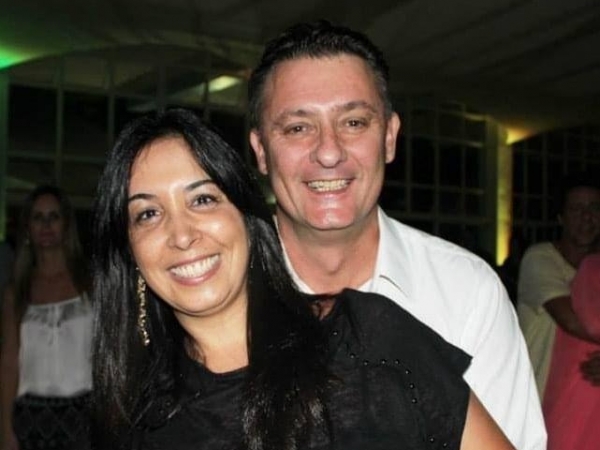 Daniela Sanches Mandel (foto com o marido Daniel Mandel) comanda o sucesso da clínica de estética Bio Spa
