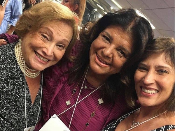 Luiza Helena Trajano, com as atrizes Nicete Bruno (faleceu, vítima da Covid 19) e Beth Goulart, no Mulheres do Brasil
