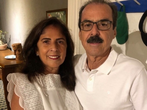 A advogada, professora-doutora, Rosângela Vilaça Bertoni e o marido Wellington Bertoni curtiram a virada de ano na encantadora praia São Miguel dos Milagres, em Maceió-AL