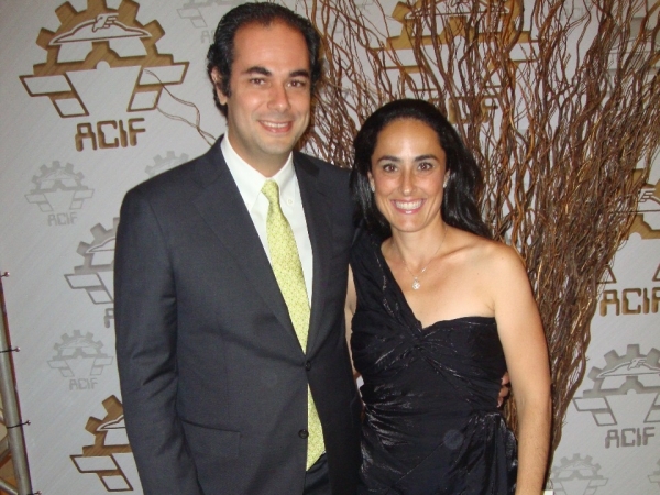 Colunável e elegante casal: Mathias do Val Rocha-Carolina.