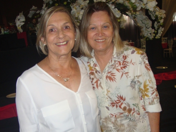 Ib Mattos (aniversaria amanhã/Parabéns!) e a amiga Sônia Noronha