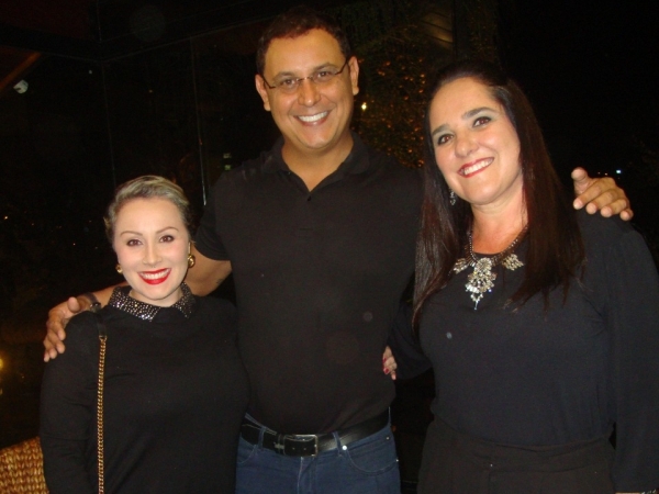 Taís Catanea, Rodrigo Neiva e Ana Rita Poppi (muda de idade hoje/beijo).